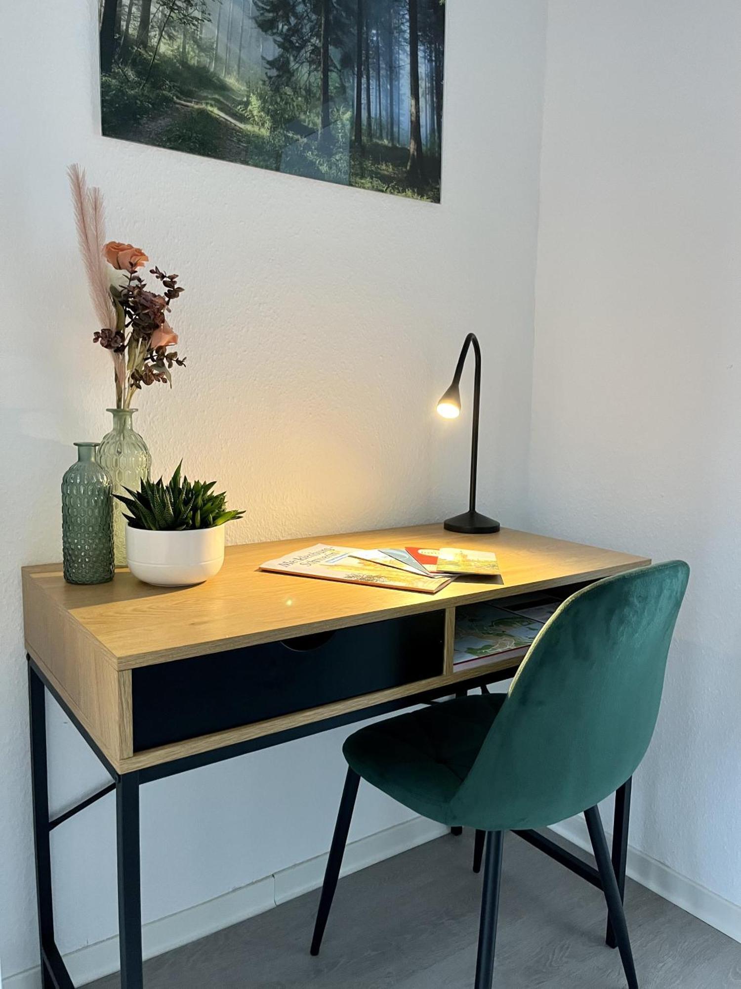 Endless: Studio Mit Netflix + Workstation Im Zentrum 什未林 外观 照片